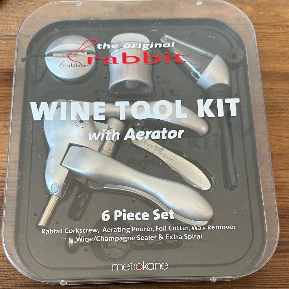 Metro Rabbit Wine Tool Kit with Aerator - Silver